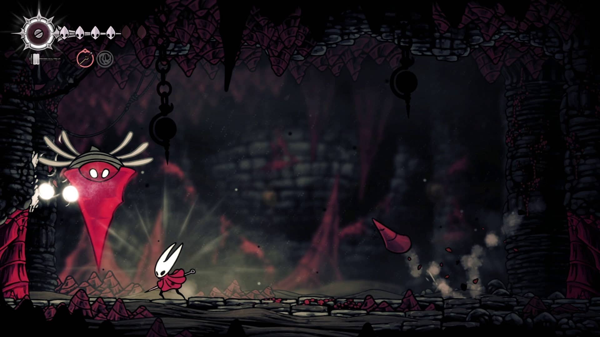 Hornet готовится атаковать одну из Великих раковинных мух, когда та вонзается в землю в Hollow Knight: Silksong