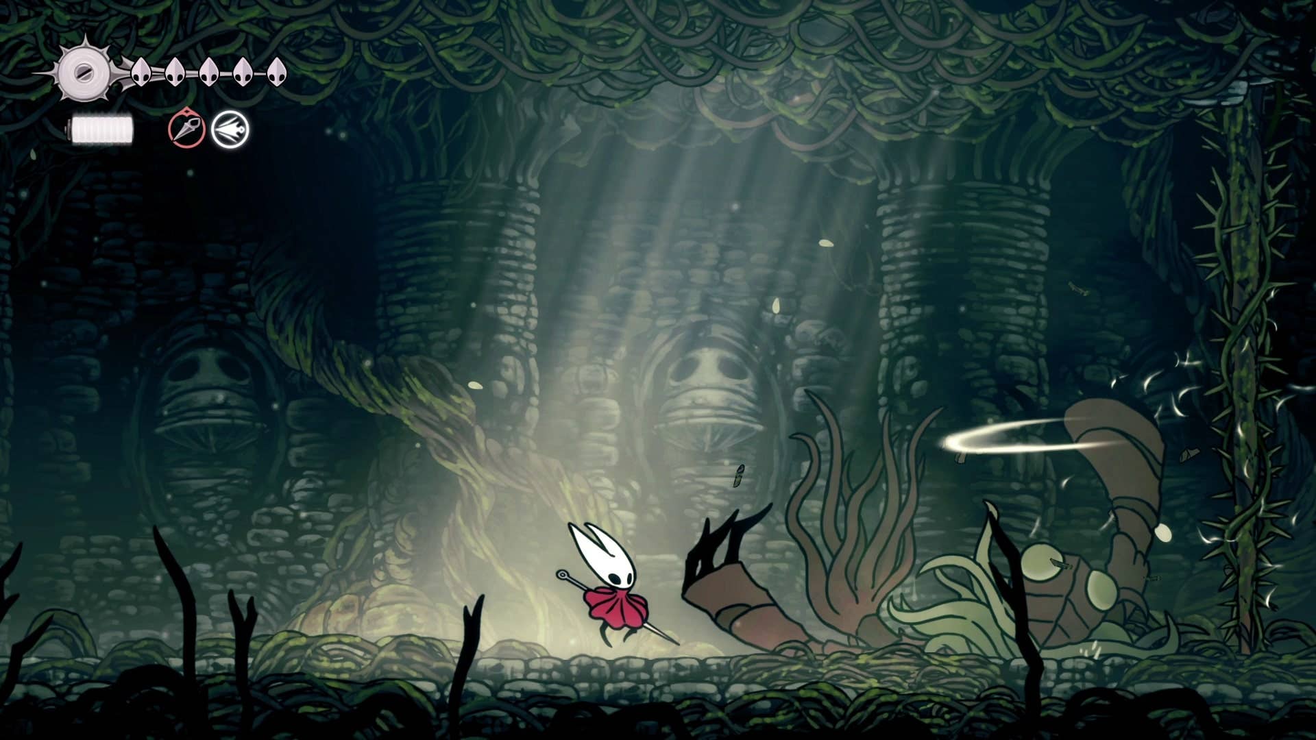 Hornet оглушает Sister Splinter в Шелвуде в Hollow Knight: Silksong