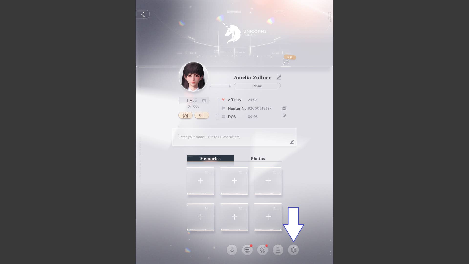 Стрелка, указывающая на значок настроек в нижнем правом углу экрана