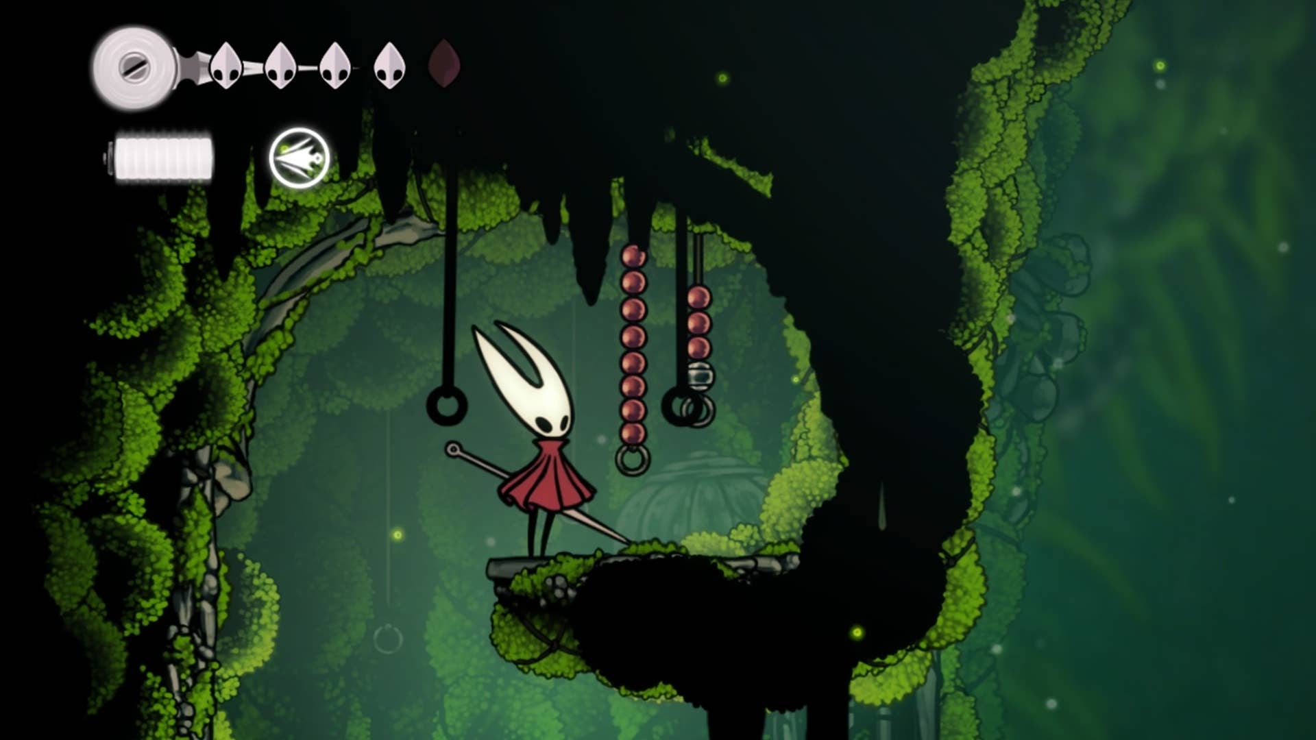 Hornet перед струнами Чёток в Moss Home