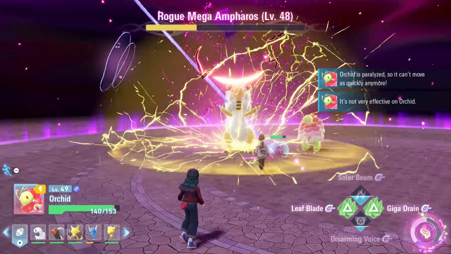 Тренер и Нэвеен сражаются с Rogue Mega Ampharos, когда он использовал взрывную атаку Thunder в Pokémon Legends Z-A