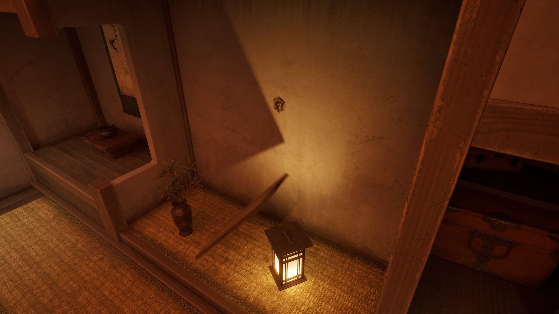 Фотография упала со стены на фонарь, за ней обнаружился герб в Silent Hill f