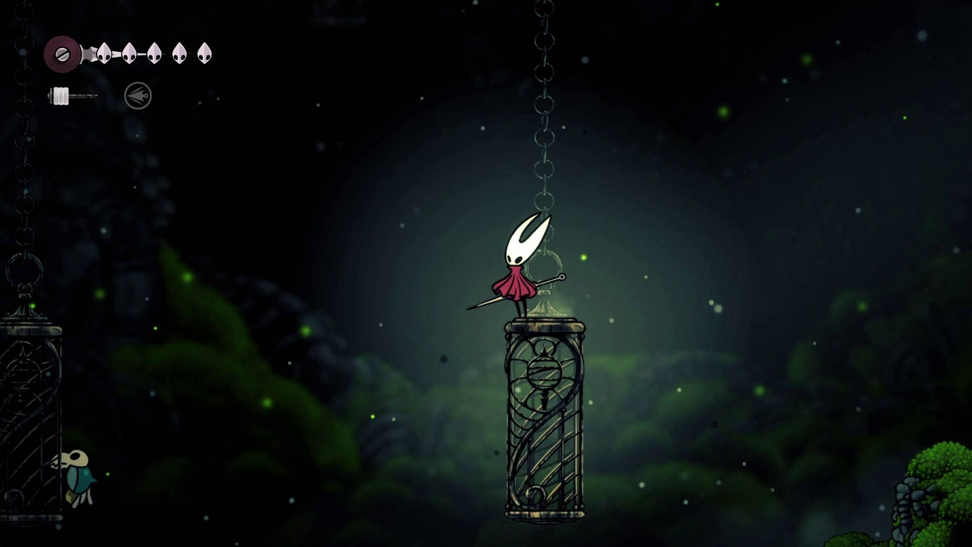 Хорнет стоит на свисающем ящике в Hollow Knight: Silksong