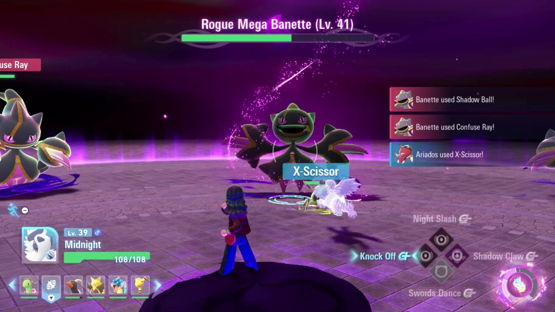 Тренер сражается с Rogue Mega Banette в Pokémon Legends Z-A