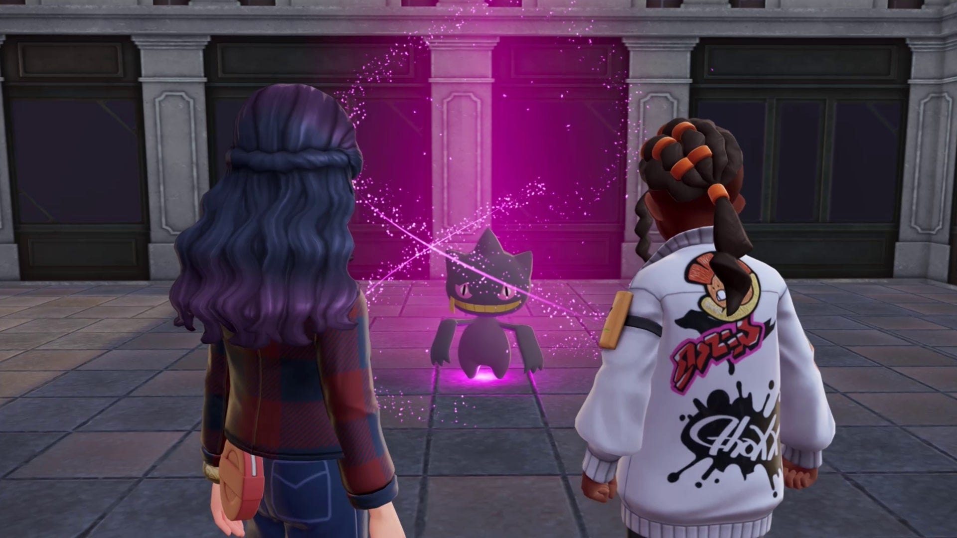 Два тренера покемонов готовы сразиться с Rogue Mega Banette в Pokémon Legends Z-A