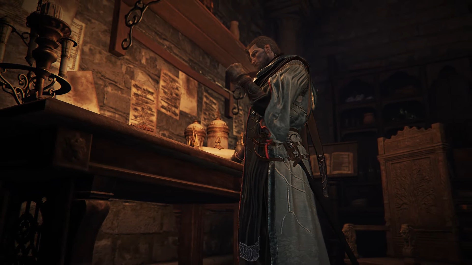 Scholar показан стоящим за столом в трейлере персонажа в DLC Elden Ring: Nightreign — Forsaken Hollows.